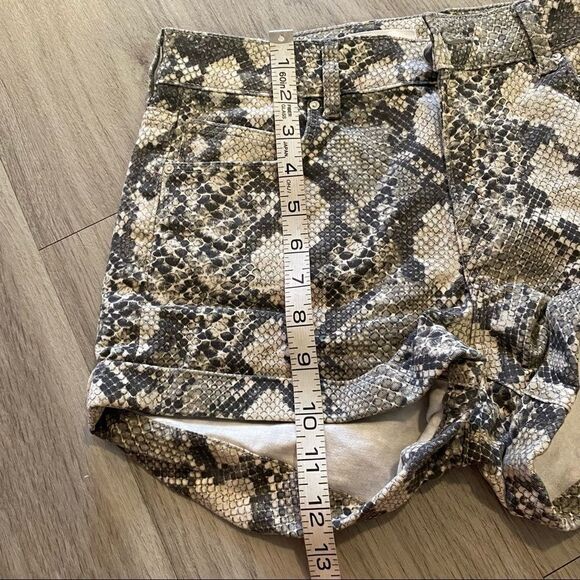 H&M size 2 snake skin printed shorts - Picture 7 of 7